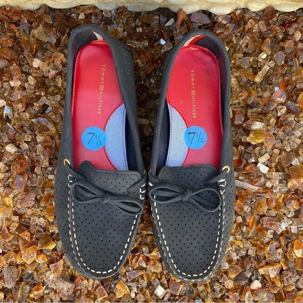 Tommy Hilfiger Women’s Navy Blue Suede Penny Loafers. Size 7.5 EUC!
